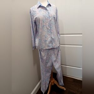 Victoria's Secret Mayfair pajama set. SZ small. Length is 30in